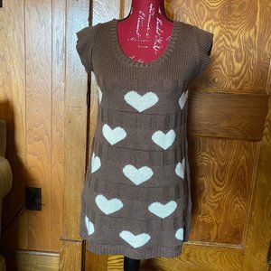 Brown Short-Sleeved Sweater Dress with Beige Heart